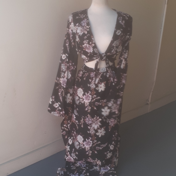 Boohoo Dresses & Skirts - Boohoo Pink Floral Crop Top Plunge V Long skirt 6